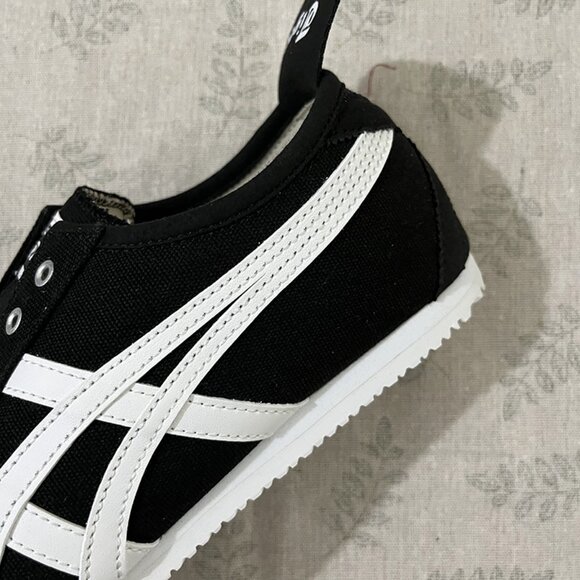 Onitsuka Tiger By Asics Black Canvas Laceless Shoes - Picture 3 of 6